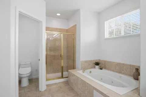 Bath - 4230 Eveningside Ln, Tracy, CA 95377 photo 3 of 4