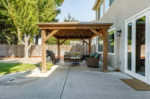 Exterior - 934 Fallbrook Ct, Escalon, CA 95320 photo 5 of 17