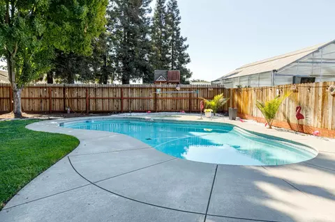 Exterior - 934 Fallbrook Ct, Escalon, CA 95320 photo 13 of 17