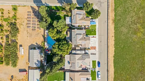 View/Area - 934 Fallbrook Ct, Escalon, CA 95320 photo 6 of 9