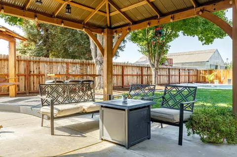 Exterior - 934 Fallbrook Ct, Escalon, CA 95320 photo 6 of 17