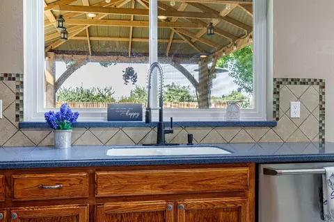 Kitchen - 934 Fallbrook Ct, Escalon, CA 95320 photo 4 of 4