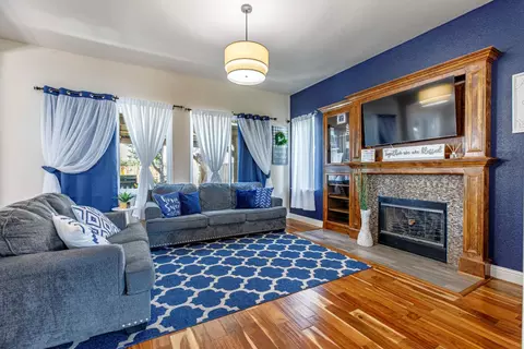 Living - 934 Fallbrook Ct, Escalon, CA 95320 photo 1 of 2