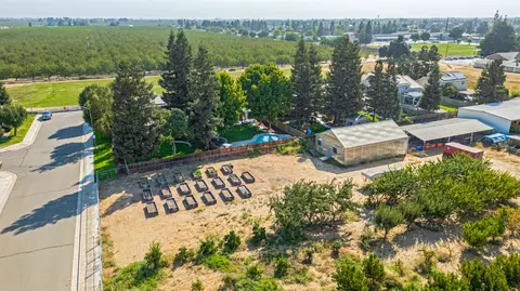 View/Area - 934 Fallbrook Ct, Escalon, CA 95320 photo 4 of 9