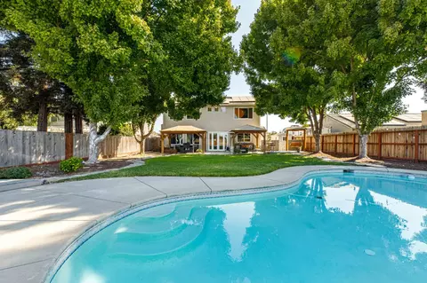 Exterior - 934 Fallbrook Ct, Escalon, CA 95320 photo 16 of 17