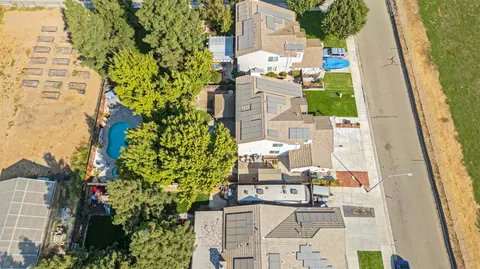 View/Area - 934 Fallbrook Ct, Escalon, CA 95320 photo 7 of 9