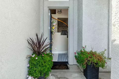 Entry Way - 934 Fallbrook Ct, Escalon, CA 95320 photo 1 of 5