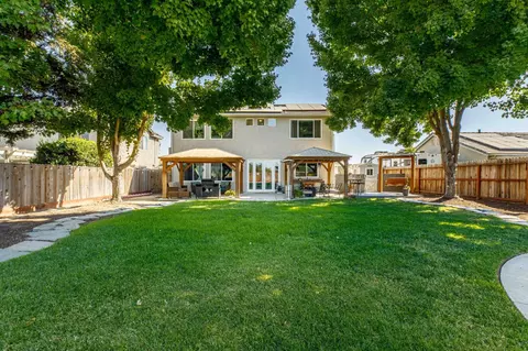 Exterior - 934 Fallbrook Ct, Escalon, CA 95320 photo 12 of 17