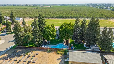 View/Area - 934 Fallbrook Ct, Escalon, CA 95320 photo 2 of 9