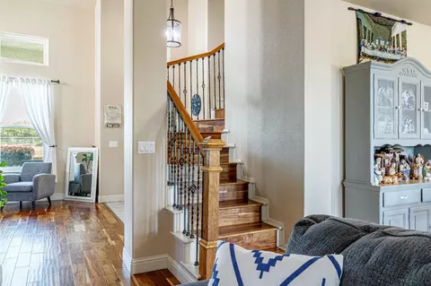 Entry Way - 934 Fallbrook Ct, Escalon, CA 95320 photo 5 of 5
