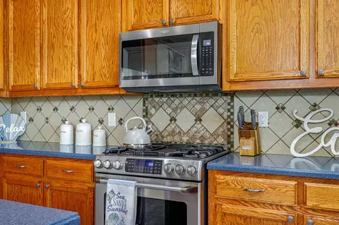 Kitchen - 934 Fallbrook Ct, Escalon, CA 95320 photo 3 of 4