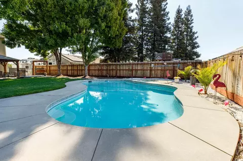 Exterior - 934 Fallbrook Ct, Escalon, CA 95320 photo 15 of 17
