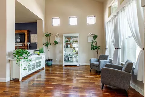 Entry Way - 934 Fallbrook Ct, Escalon, CA 95320 photo 2 of 5