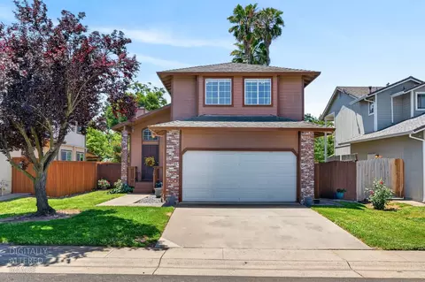 153 Creekside Cir, Sacramento, CA 95823