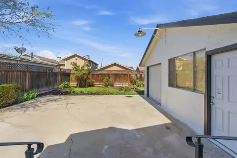Exterior - 143 W Beverly Pl, Tracy, CA 95376 photo 2 of 3