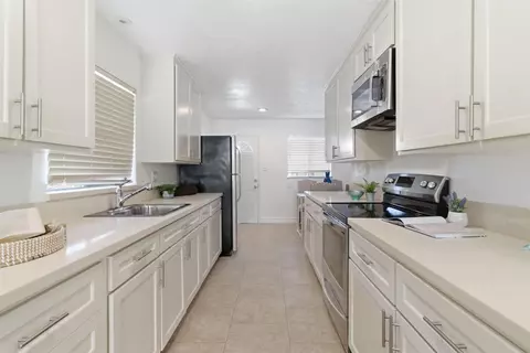 Kitchen - 143 W Beverly Pl, Tracy, CA 95376 photo 2 of 2