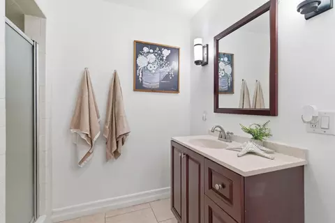 Bath - 143 W Beverly Pl, Tracy, CA 95376 photo 1 of 2