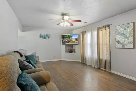Living - 651 Pine St, Manteca, CA 95336 photo 1 of 1