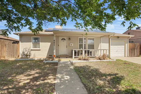 Exterior - 651 Pine St, Manteca, CA 95336 photo 2 of 10