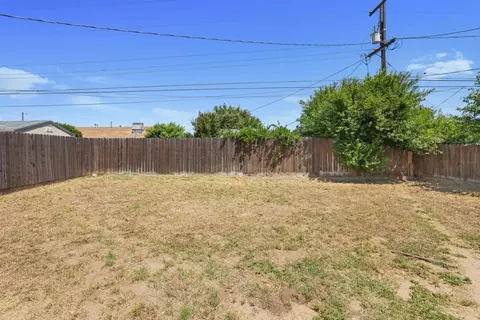 Exterior - 651 Pine St, Manteca, CA 95336 photo 8 of 10