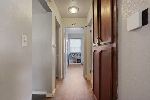 Entry Way - 651 Pine St, Manteca, CA 95336 photo 1 of 1
