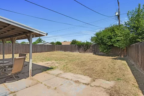 Exterior - 651 Pine St, Manteca, CA 95336 photo 9 of 10