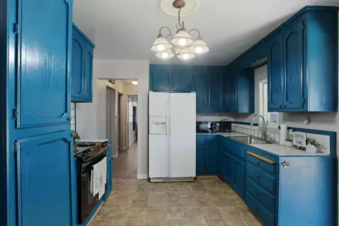 Kitchen - 651 Pine St, Manteca, CA 95336 photo 1 of 5