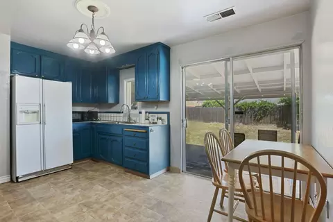 Kitchen - 651 Pine St, Manteca, CA 95336 photo 4 of 5