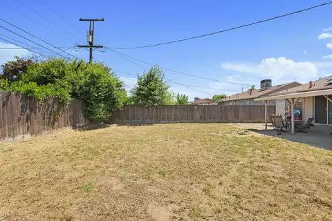 Exterior - 651 Pine St, Manteca, CA 95336 photo 7 of 10