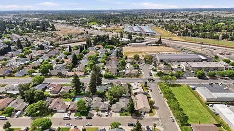View/Area - 1480 Berry Dr, Turlock, CA 95382 photo 4 of 5