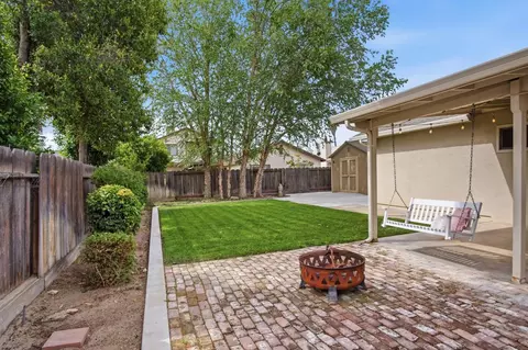 Exterior - 1480 Berry Dr, Turlock, CA 95382 photo 6 of 8
