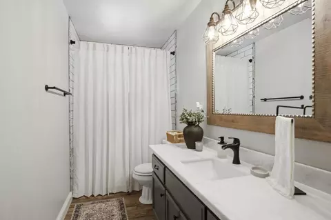 Bath - 1480 Berry Dr, Turlock, CA 95382 photo 1 of 2