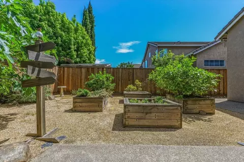 Exterior - 2735 Tejon St, Lodi, CA 95242 photo 10 of 21