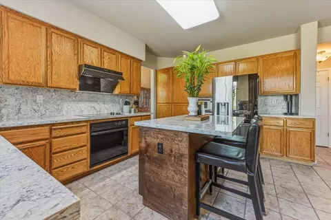 Kitchen - 2735 Tejon St, Lodi, CA 95242 photo 5 of 8