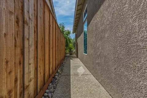 Exterior - 2735 Tejon St, Lodi, CA 95242 photo 13 of 21