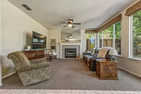 Living - 2735 Tejon St, Lodi, CA 95242 photo 1 of 3