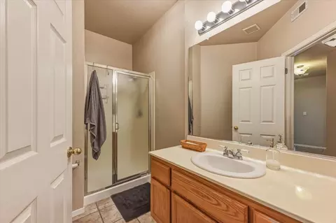 Bath - 2735 Tejon St, Lodi, CA 95242 photo 1 of 5