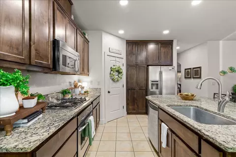 Kitchen - 3100 Amos Ct, Modesto, CA 95355 photo 4 of 7