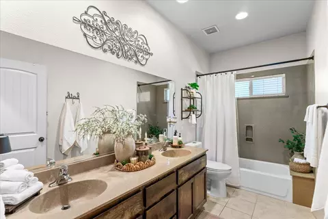Bath - 3100 Amos Ct, Modesto, CA 95355 photo 5 of 5