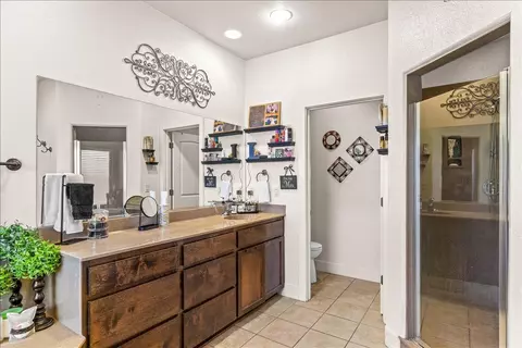 Bath - 3100 Amos Ct, Modesto, CA 95355 photo 4 of 5