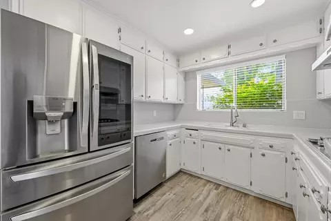 Kitchen - 564 Della Ct, Merced, CA 95348 photo 2 of 5