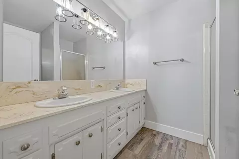Bath - 564 Della Ct, Merced, CA 95348 photo 2 of 2