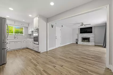 Living - 564 Della Ct, Merced, CA 95348 photo 4 of 7