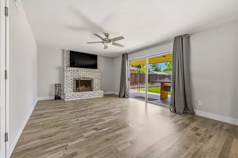 Living - 564 Della Ct, Merced, CA 95348 photo 5 of 7