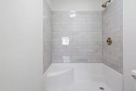Bath - 7063 Dublin Meadows St #E, Dublin, CA 94568 photo 3 of 3