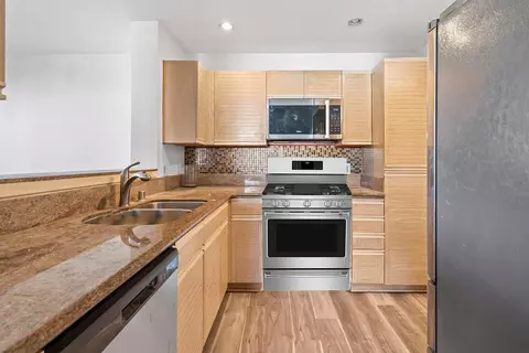 Kitchen - 7063 Dublin Meadows St #E, Dublin, CA 94568 photo 1 of 6