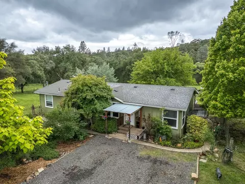 16220 Duggans Rd, Grass Valley, CA 95949