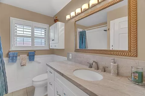 Bath - 4831 Cameron Ranch Dr, Carmichael, CA 95608 photo 2 of 4