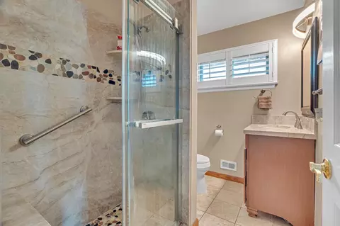 Bath - 4831 Cameron Ranch Dr, Carmichael, CA 95608 photo 3 of 4