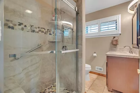 Bath - 4831 Cameron Ranch Dr, Carmichael, CA 95608 photo 4 of 4